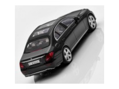 Модель Mercedes-Benz E-Class Saloon (W213), Avantgarde, Scale 1:43, Obsidian Black от Mercedes Модель Mercedes-Benz E-Class Saloon (W213), Avantgarde, Scale 1:43, Obsidian Black